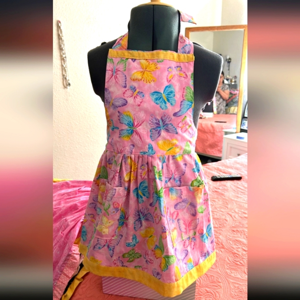 Apron girl's